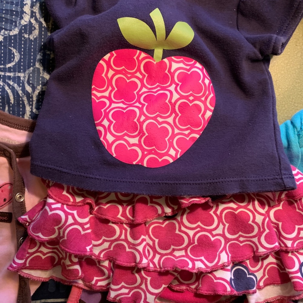 🍎New born apple shirt and skirt. One once. 🍎